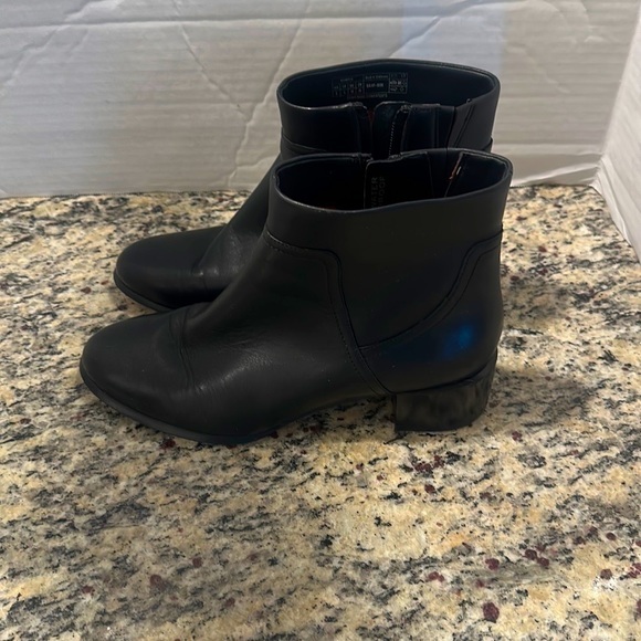 Vionic Kamryn Black Leather Ankle Boots - Picture 4 of 5